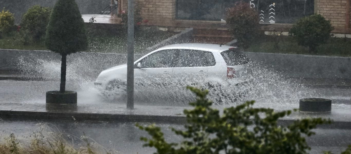 Meteo: Αλλάζει το σκηνικό του καιρού - Έρχεται κακοκαιρία με καταιγίδες (βίντεο)